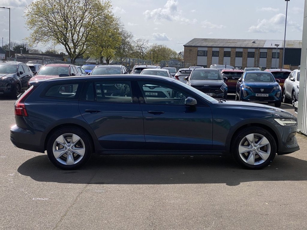 USED 2019 19 VOLVO V60 CROSS COUNTRY 2.0 D4 Plus Estate 5dr Diesel Auto AWD Euro 6 (s/s) (190 ps) WINTER PACK+SAT NAV+2 KEYS+FSH
