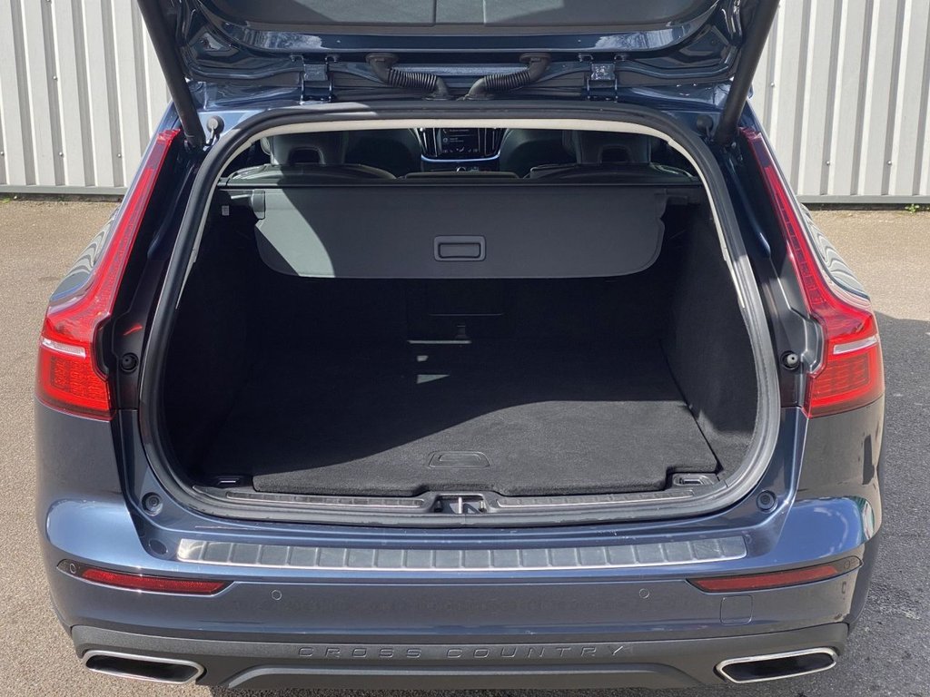 USED 2019 19 VOLVO V60 CROSS COUNTRY 2.0 D4 Plus Estate 5dr Diesel Auto AWD Euro 6 (s/s) (190 ps) WINTER PACK+SAT NAV+2 KEYS+FSH