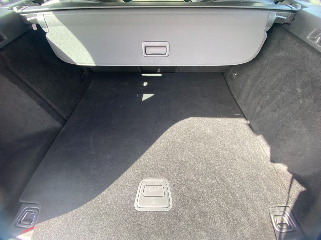 USED 2019 19 VOLVO V60 CROSS COUNTRY 2.0 D4 Plus Estate 5dr Diesel Auto AWD Euro 6 (s/s) (190 ps) WINTER PACK+SAT NAV+2 KEYS+FSH