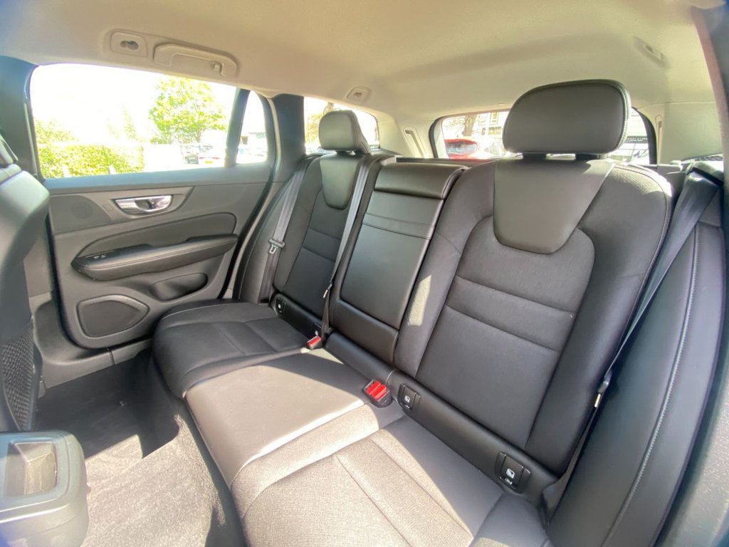 USED 2019 19 VOLVO V60 CROSS COUNTRY 2.0 D4 Plus Estate 5dr Diesel Auto AWD Euro 6 (s/s) (190 ps) WINTER PACK+SAT NAV+2 KEYS+FSH
