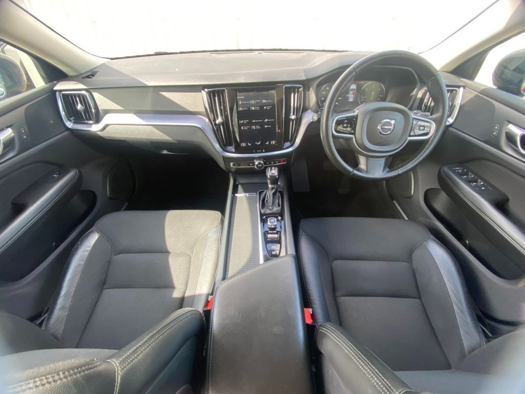 USED 2019 19 VOLVO V60 CROSS COUNTRY 2.0 D4 Plus Estate 5dr Diesel Auto AWD Euro 6 (s/s) (190 ps) WINTER PACK+SAT NAV+2 KEYS+FSH