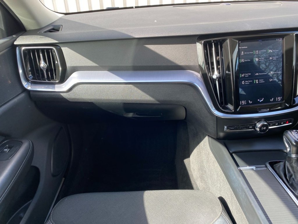 USED 2019 19 VOLVO V60 CROSS COUNTRY 2.0 D4 Plus Estate 5dr Diesel Auto AWD Euro 6 (s/s) (190 ps) WINTER PACK+SAT NAV+2 KEYS+FSH