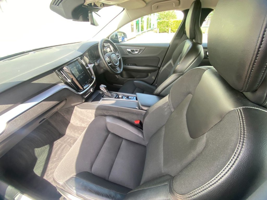 USED 2019 19 VOLVO V60 CROSS COUNTRY 2.0 D4 Plus Estate 5dr Diesel Auto AWD Euro 6 (s/s) (190 ps) WINTER PACK+SAT NAV+2 KEYS+FSH