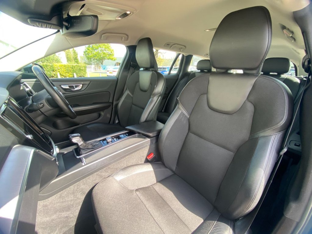 USED 2019 19 VOLVO V60 CROSS COUNTRY 2.0 D4 Plus Estate 5dr Diesel Auto AWD Euro 6 (s/s) (190 ps) WINTER PACK+SAT NAV+2 KEYS+FSH