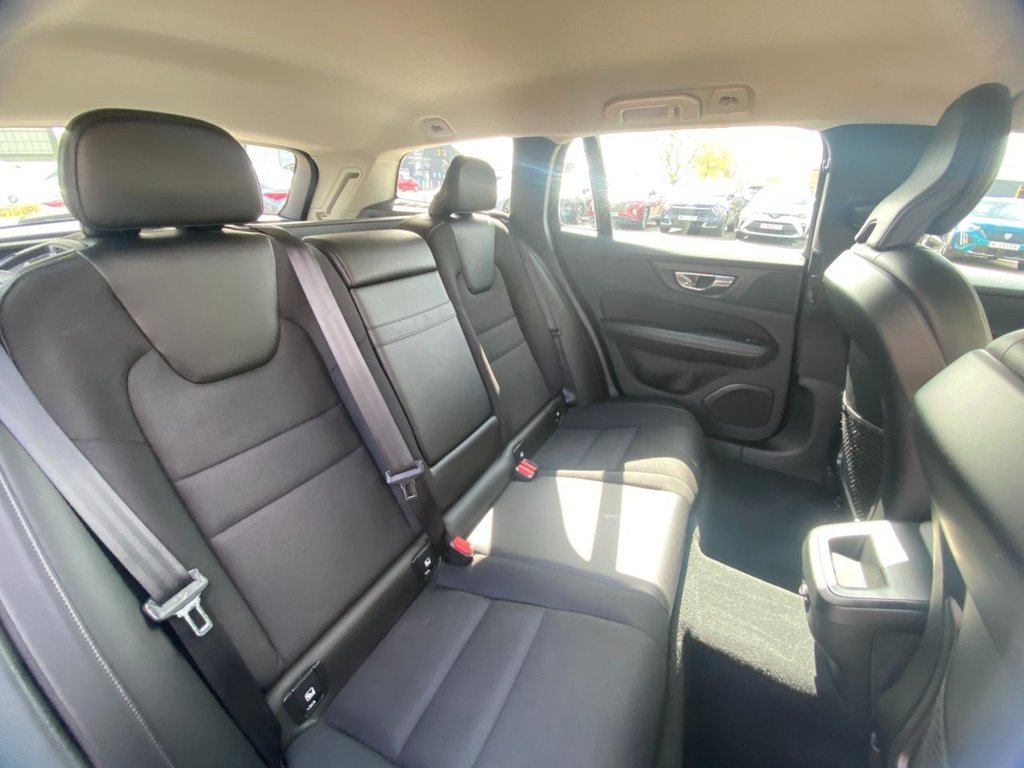 USED 2019 19 VOLVO V60 CROSS COUNTRY 2.0 D4 Plus Estate 5dr Diesel Auto AWD Euro 6 (s/s) (190 ps) WINTER PACK+SAT NAV+2 KEYS+FSH
