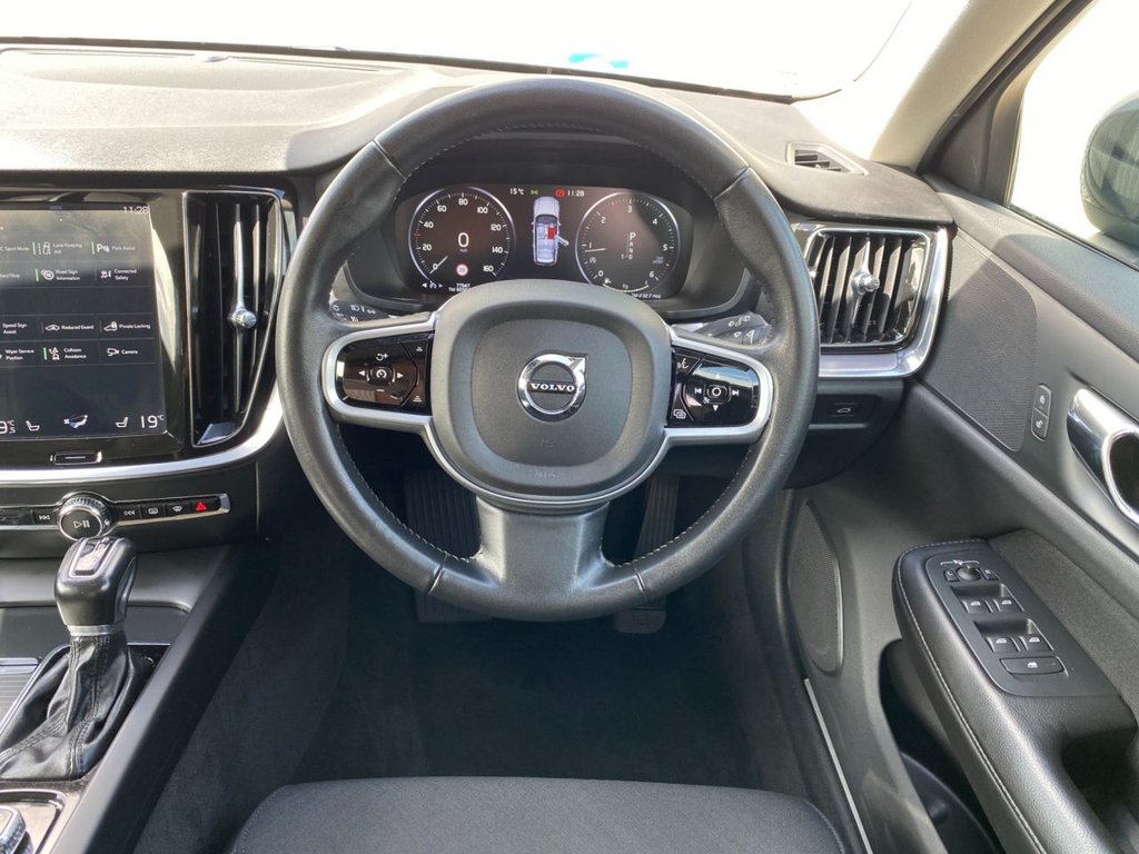 USED 2019 19 VOLVO V60 CROSS COUNTRY 2.0 D4 Plus Estate 5dr Diesel Auto AWD Euro 6 (s/s) (190 ps) WINTER PACK+SAT NAV+2 KEYS+FSH