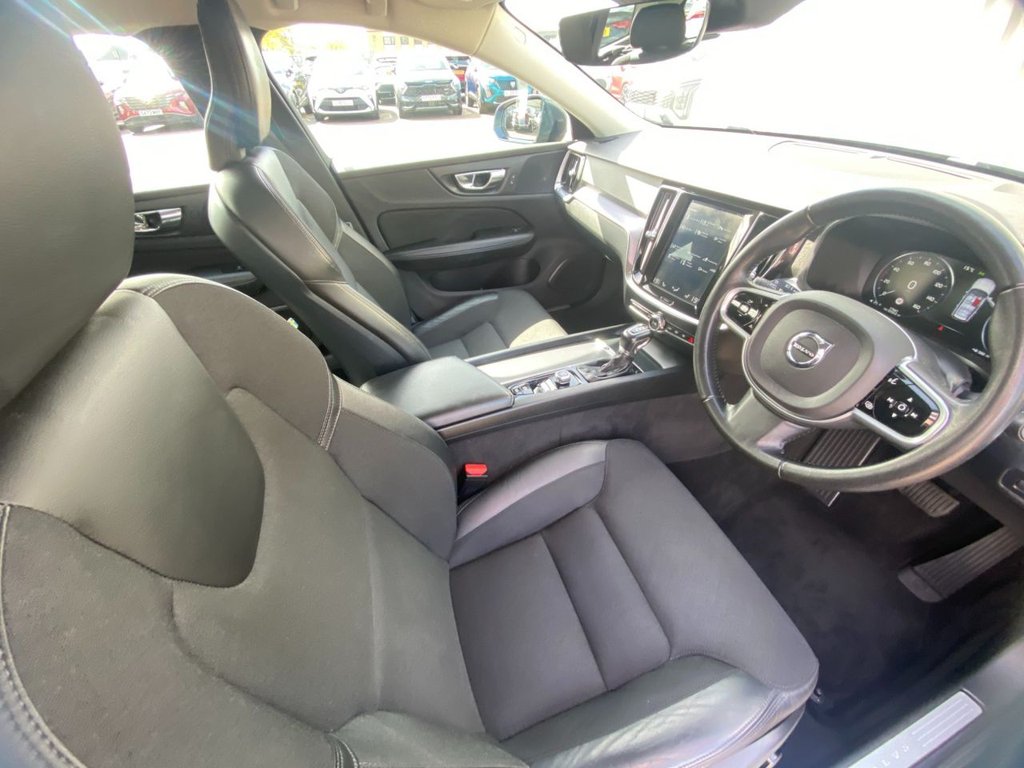 USED 2019 19 VOLVO V60 CROSS COUNTRY 2.0 D4 Plus Estate 5dr Diesel Auto AWD Euro 6 (s/s) (190 ps) WINTER PACK+SAT NAV+2 KEYS+FSH