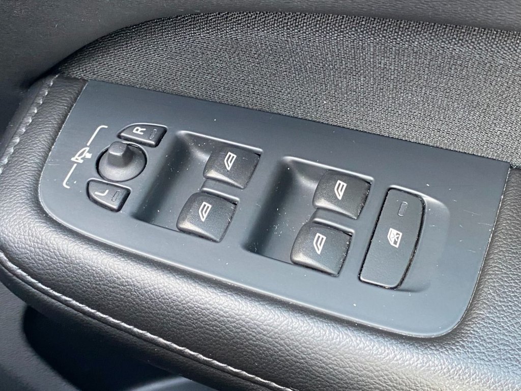 USED 2019 19 VOLVO V60 CROSS COUNTRY 2.0 D4 Plus Estate 5dr Diesel Auto AWD Euro 6 (s/s) (190 ps) WINTER PACK+SAT NAV+2 KEYS+FSH