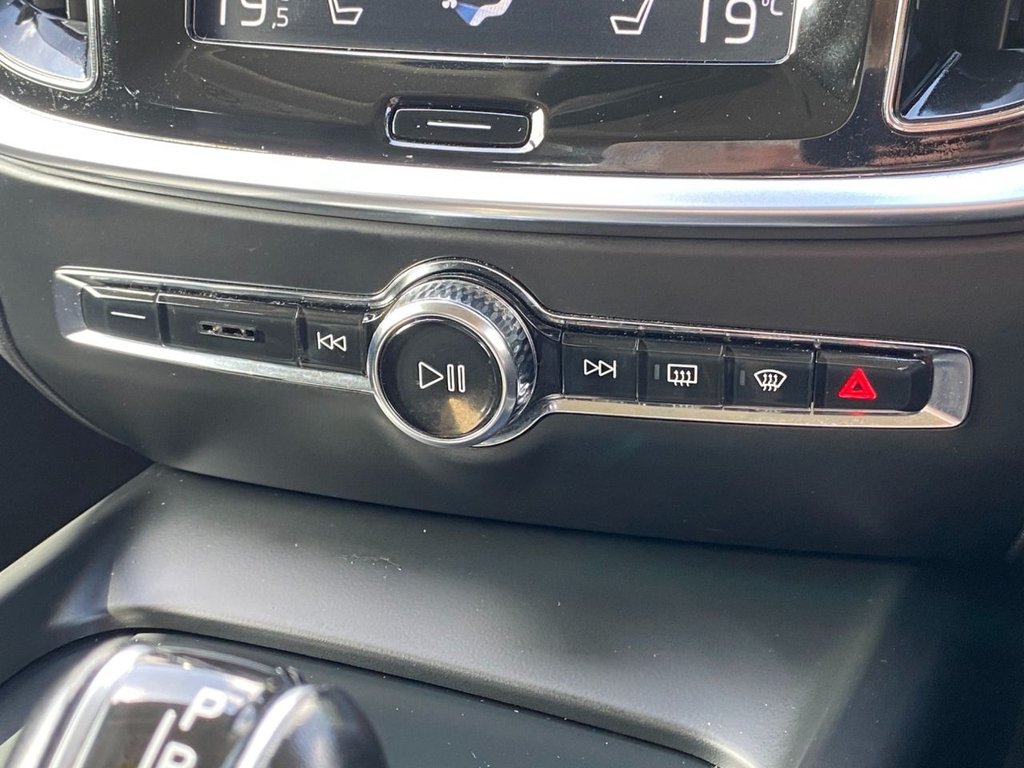 USED 2019 19 VOLVO V60 CROSS COUNTRY 2.0 D4 Plus Estate 5dr Diesel Auto AWD Euro 6 (s/s) (190 ps) WINTER PACK+SAT NAV+2 KEYS+FSH
