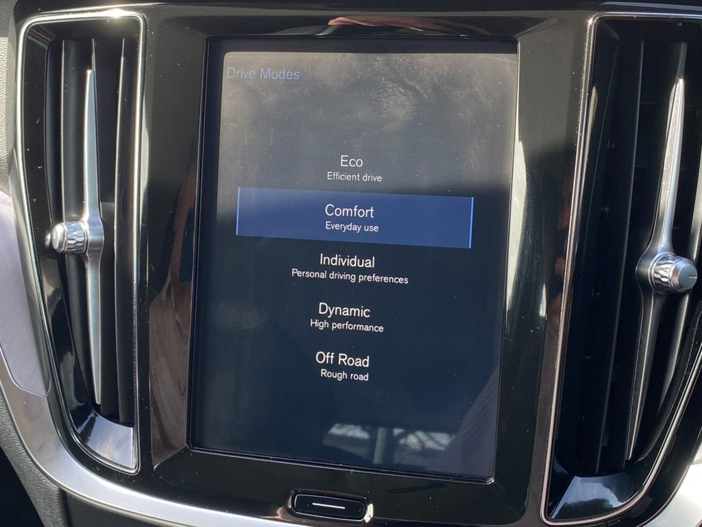 USED 2019 19 VOLVO V60 CROSS COUNTRY 2.0 D4 Plus Estate 5dr Diesel Auto AWD Euro 6 (s/s) (190 ps) WINTER PACK+SAT NAV+2 KEYS+FSH