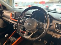 USED 2018 18 KIA STONIC 1.0 T-GDi First Edition SUV 5dr Petrol Manual Euro 6 (s/s) (118 bhp)+2 KEYS+1 FORMER KEEPER+CLIMATE+FSH 7 STAMPS+PRIVACY+PARK CONTROL+HALF LEATHER SEATS+17