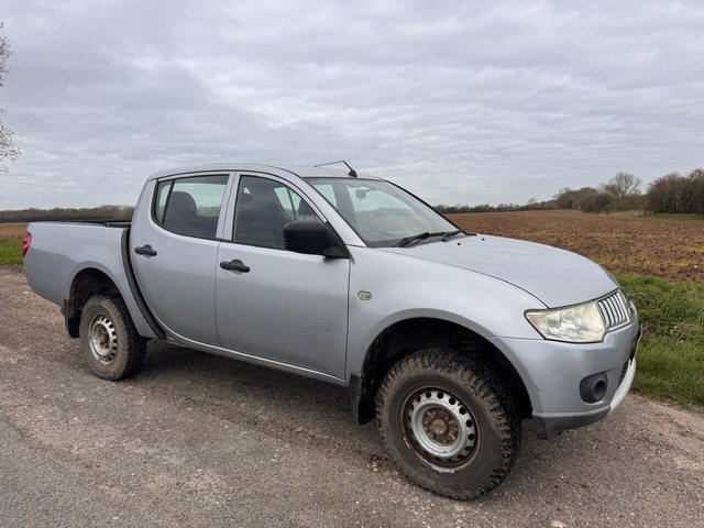 2012 MITSUBISHI L200 2.5 DI D 4WORK PICKUP DOUBLE CAB 4DR DIESEL MANUAL 4WD EURO... photo
