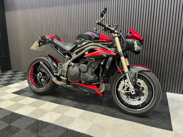 View our TRIUMPH SPEED TRIPLE 1050