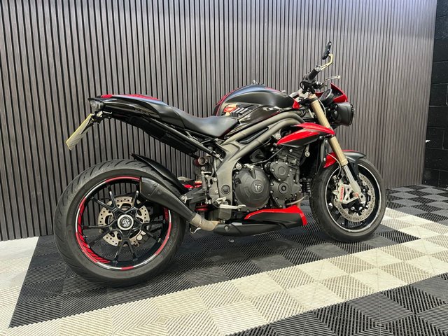 View our TRIUMPH SPEED TRIPLE 1050