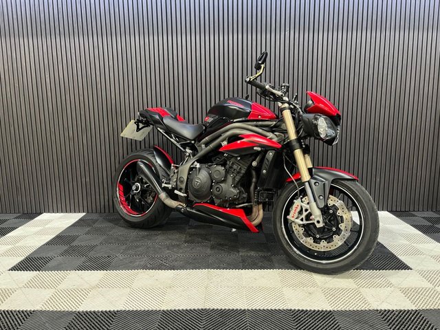 View our TRIUMPH SPEED TRIPLE 1050