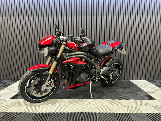 View our TRIUMPH SPEED TRIPLE 1050