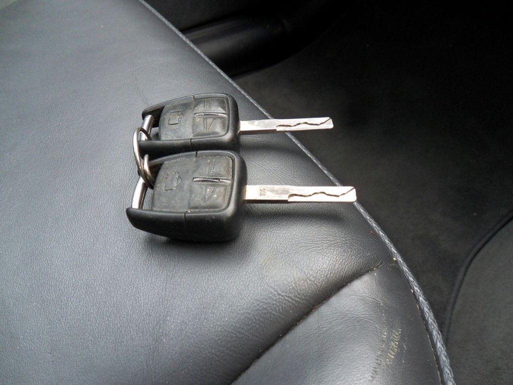 USED 2002 52 VAUXHALL OMEGA 2.6i V6 24V Elite Saloon 4dr Petrol Automatic (276 g/km, 178 bhp) One For Collectors Very Original
