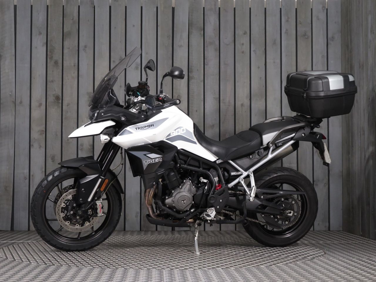 TRIUMPH TIGER 900