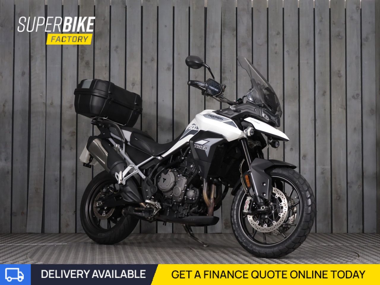 TRIUMPH TIGER 900