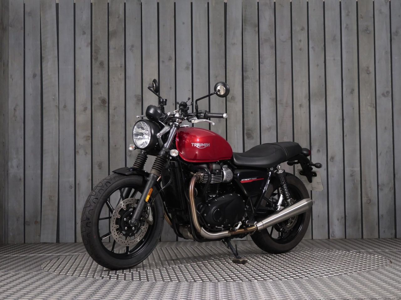 TRIUMPH STREET TWIN