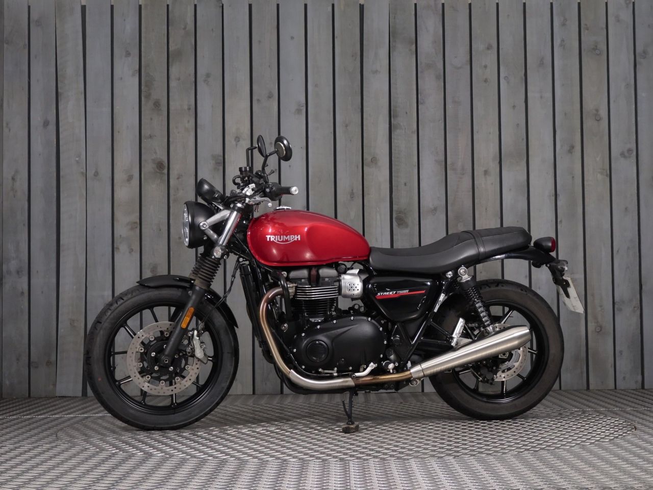 TRIUMPH STREET TWIN