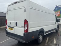 USED 2017 67 PEUGEOT BOXER 2.0 BlueHDi 435 Professional Panel Van 5dr Diesel Manual L4 H2 Euro 6 (130 ps) This 2017 Peugeot Boxer 2.0 BlueHDi 435 Professional L4 H2 Euro 6 5dr boasts a clear vehicle history, offering you peace of mind.  Powered by an efficient 2.0 litre BlueHDi diesel engine, this Euro 6 compliant van is presented in the Professional trim, known for its practical features.  With a substantial towing weight of 3000 kg, it is well equipped for a variety of tasks. The Boxer Professional derivative stands out with its impressive 15000 litre cargo volume.