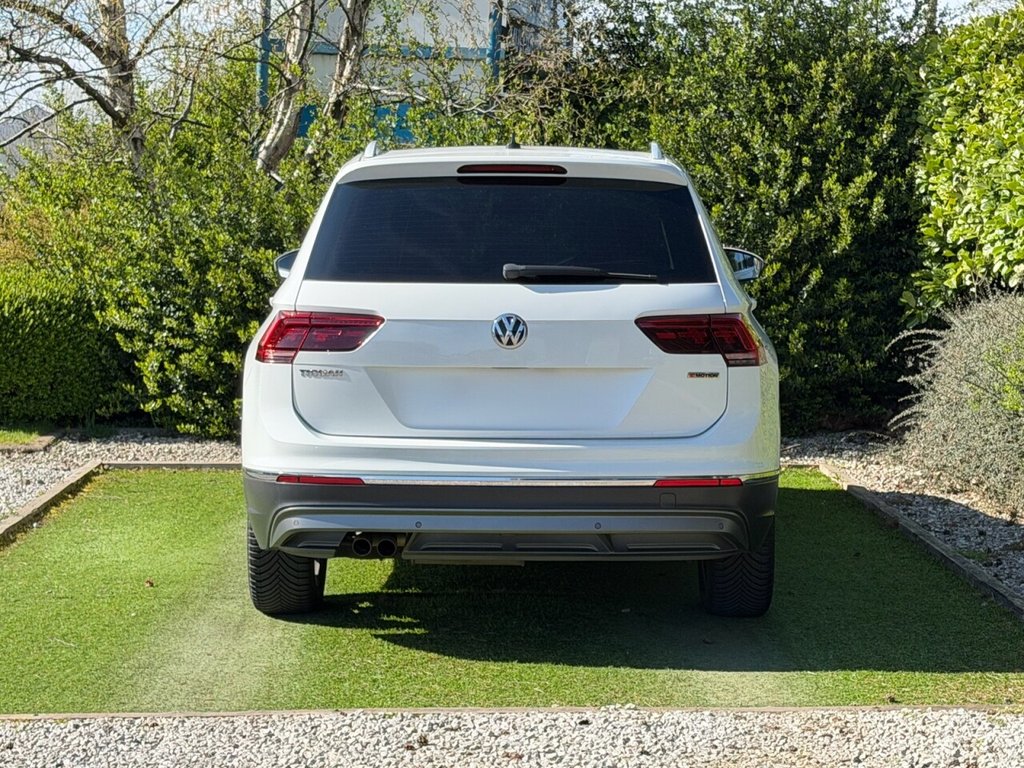 USED 2018 18 VOLKSWAGEN TIGUAN 2.0 TDI SEL SUV 5dr Diesel DSG 4Motion Euro 6 (s/s) (150 ps) A VERY WELL CARED FOR EXAMPLE WITH TEXT BOOK SERVICING AND APPLE CAR PLAY PANROOF AND REVERSE CAMERA AND POWER TAILGATE COUPLED WITH THE SMOOTH DSG GEARBOX