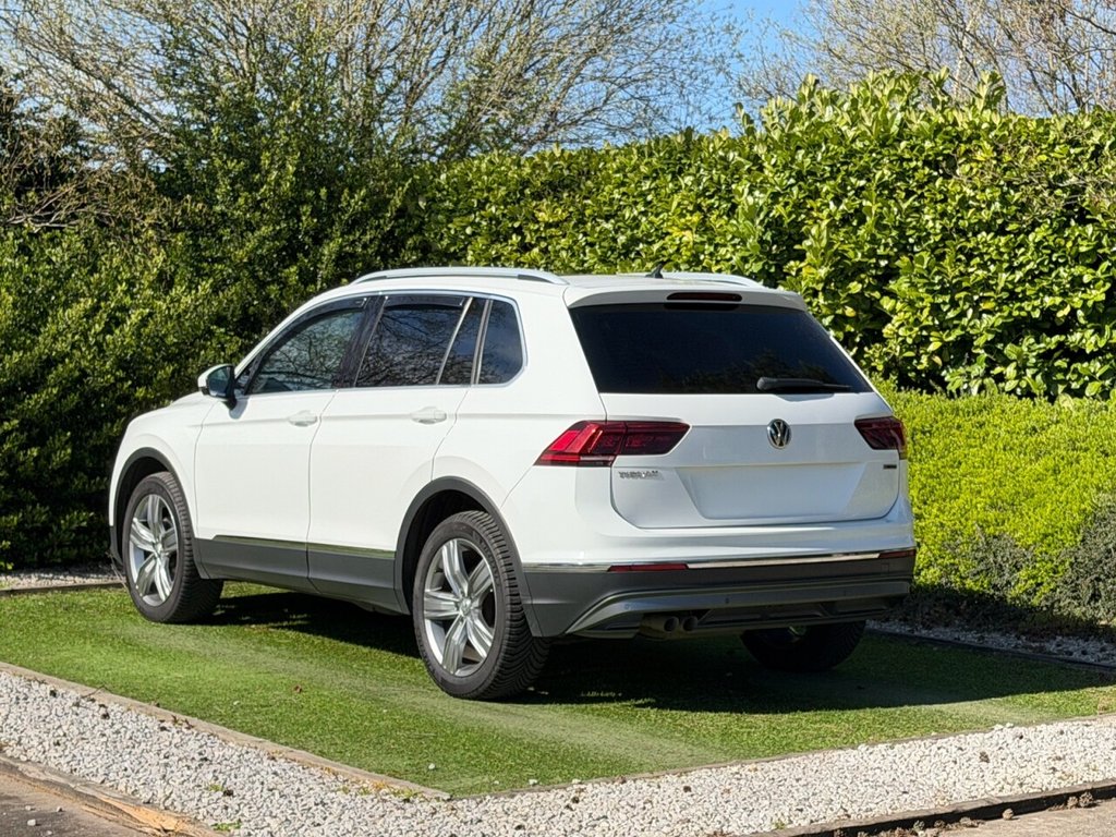USED 2018 18 VOLKSWAGEN TIGUAN 2.0 TDI SEL SUV 5dr Diesel DSG 4Motion Euro 6 (s/s) (150 ps) A VERY WELL CARED FOR EXAMPLE WITH TEXT BOOK SERVICING AND APPLE CAR PLAY PANROOF AND REVERSE CAMERA AND POWER TAILGATE COUPLED WITH THE SMOOTH DSG GEARBOX