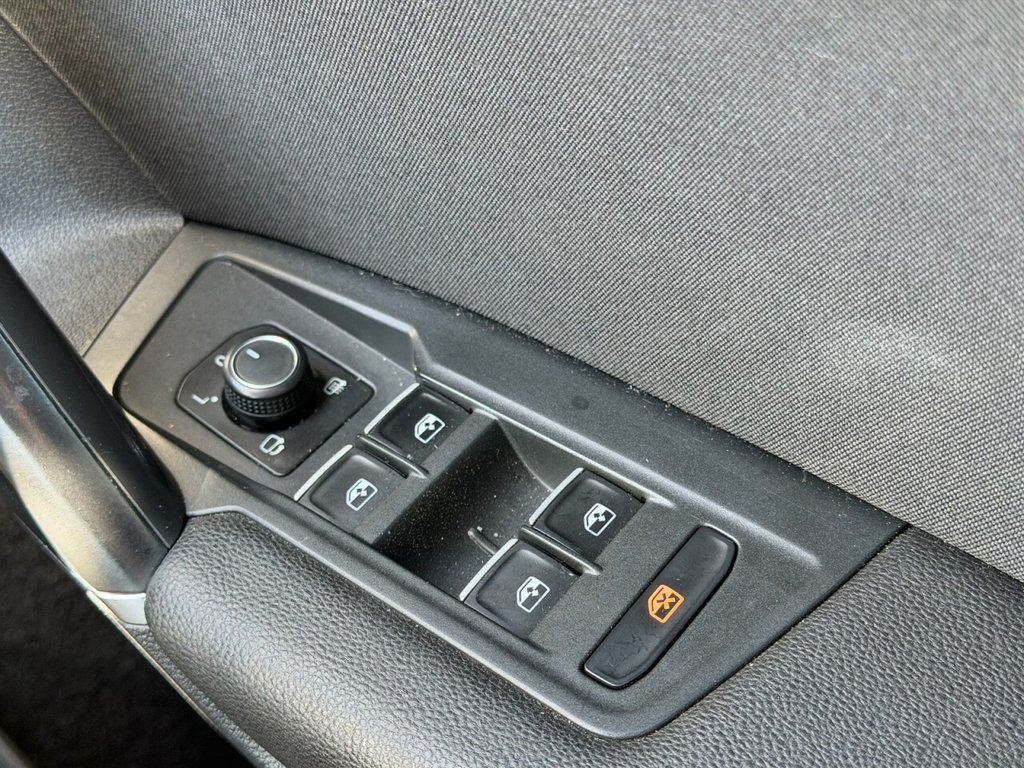 USED 2018 18 VOLKSWAGEN TIGUAN 2.0 TDI SEL SUV 5dr Diesel DSG 4Motion Euro 6 (s/s) (150 ps) A VERY WELL CARED FOR EXAMPLE WITH TEXT BOOK SERVICING AND APPLE CAR PLAY PANROOF AND REVERSE CAMERA AND POWER TAILGATE COUPLED WITH THE SMOOTH DSG GEARBOX