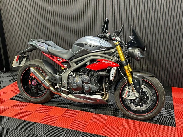 View our TRIUMPH SPEED TRIPLE 1050