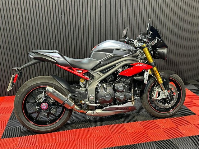 View our TRIUMPH SPEED TRIPLE 1050
