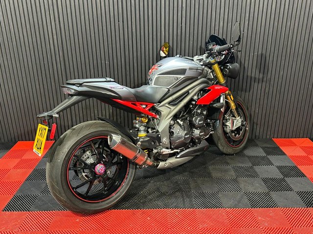 View our TRIUMPH SPEED TRIPLE 1050