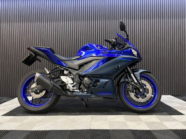 View our YAMAHA R3