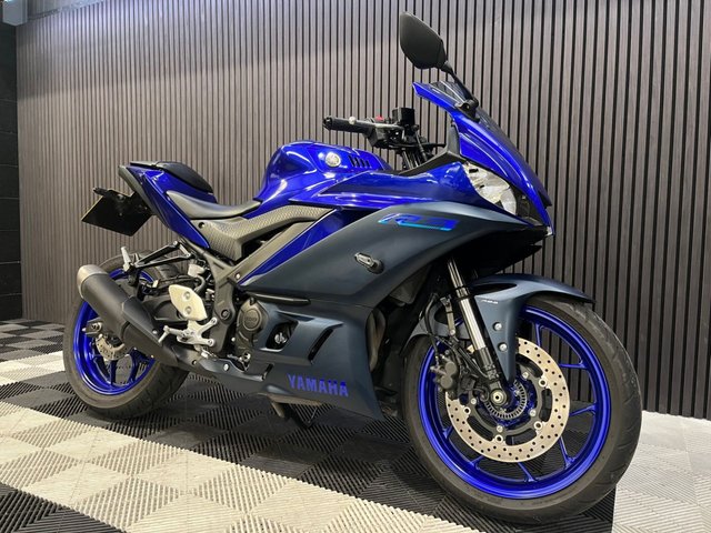 View our YAMAHA R3