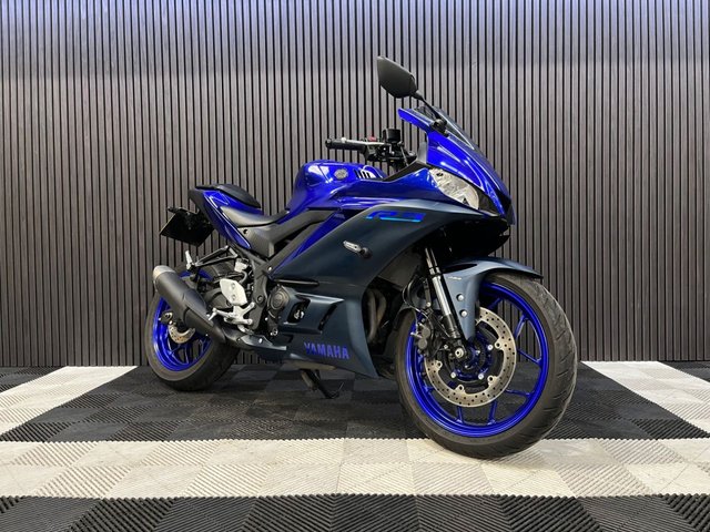 View our YAMAHA R3