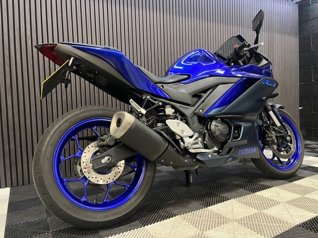 View our YAMAHA R3