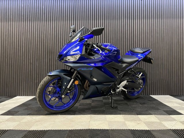 View our YAMAHA R3