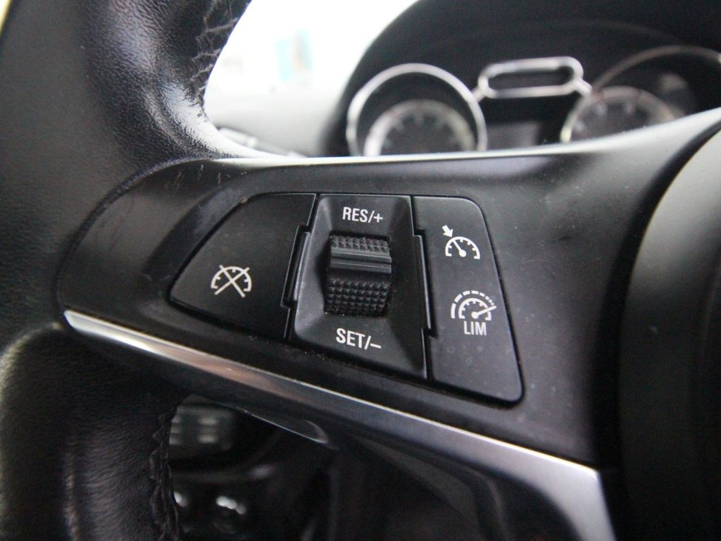 USED 2018 68 VAUXHALL ADAM 1.4i GLAM Hatchback 3dr Petrol Manual Euro 6 (87 ps) **CLEARANCE VEHICLE**