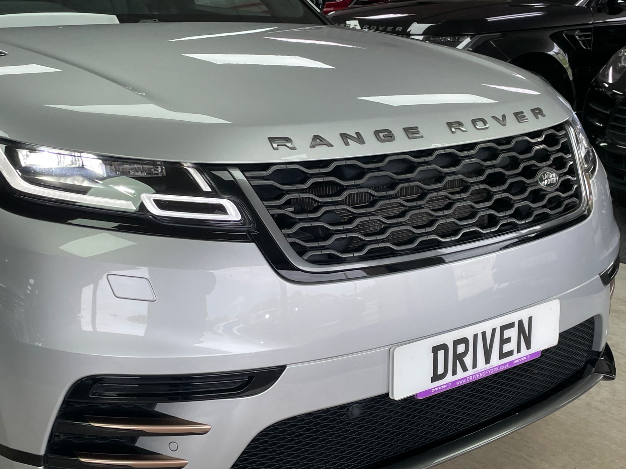 USED 2019 69 LAND ROVER RANGE ROVER VELAR 2.0 D180 R-Dynamic S SUV 5dr Diesel Auto 4WD Euro 6 (s/s) (180 ps) 