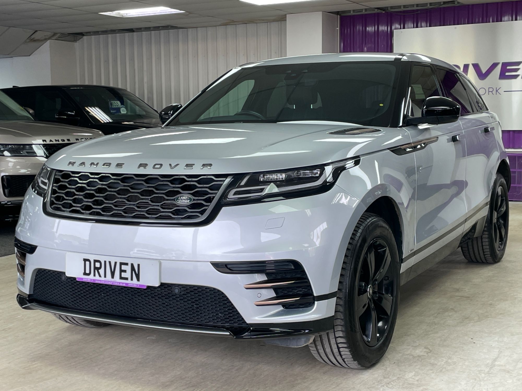 USED 2019 69 LAND ROVER RANGE ROVER VELAR 2.0 D180 R-Dynamic S SUV 5dr Diesel Auto 4WD Euro 6 (s/s) (180 ps) 