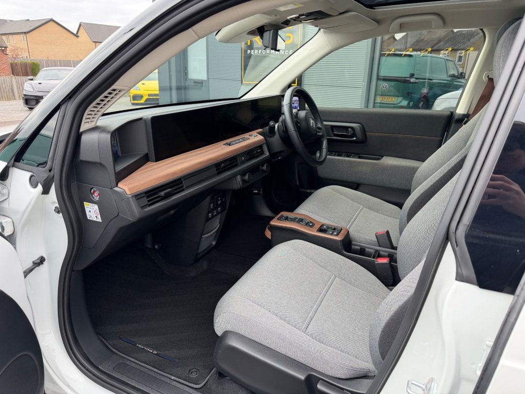 USED 2024 24 HONDA HONDA E 35.5kWh Advance Hatchback 5dr Electric Auto (17in Alloy) (154 ps) PANORAMIC ROOF, 17 Inch Alloys