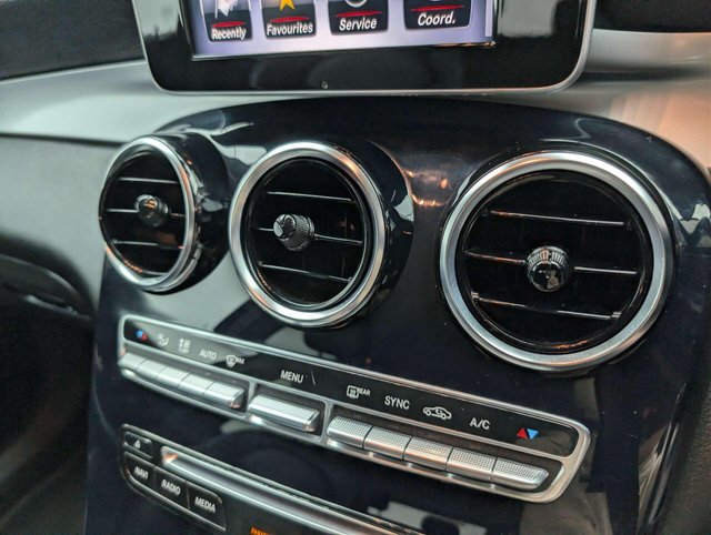 USED 2017 67 MERCEDES-BENZ GLC 2.1 GLC 220 D 4Matic SE Executive Auto 4WD 5dr CLICK & COLLECT/ HOME DELIVERY