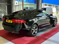 USED 2018 18 JAGUAR XE 2.0i GPF R-Sport Saloon 4dr Petrol Auto Euro 6 (s/s) (200 ps) DUAL CLIMATE CONTROL, AIR CONDITIONING, AMBIENT INTERIOR LIGHTING, 18 INCH ALLOY WHEELS, BLUETOOTH, AUTOMATIC HEADLIGHTS, CRUISE CONTROL WITH SPEED LIMITER, GEAR SHIFT PADDLES