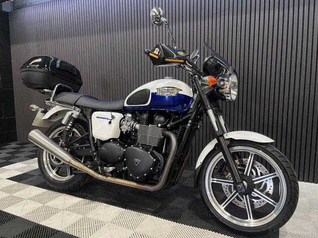 View our TRIUMPH BONNEVILLE 865