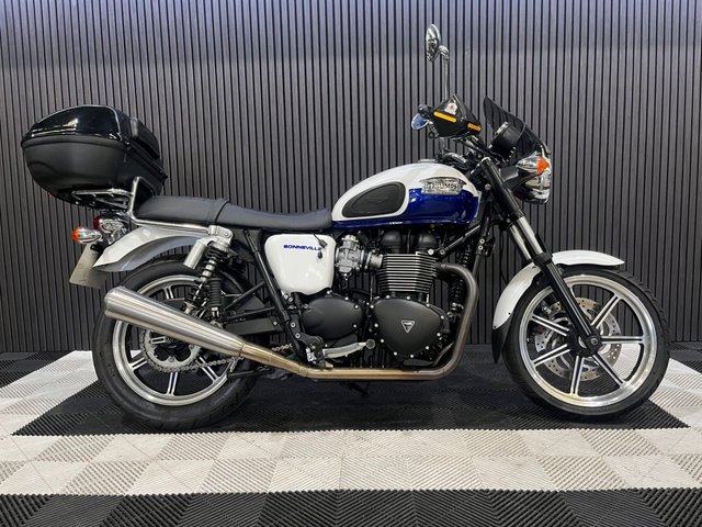 View our TRIUMPH BONNEVILLE 865