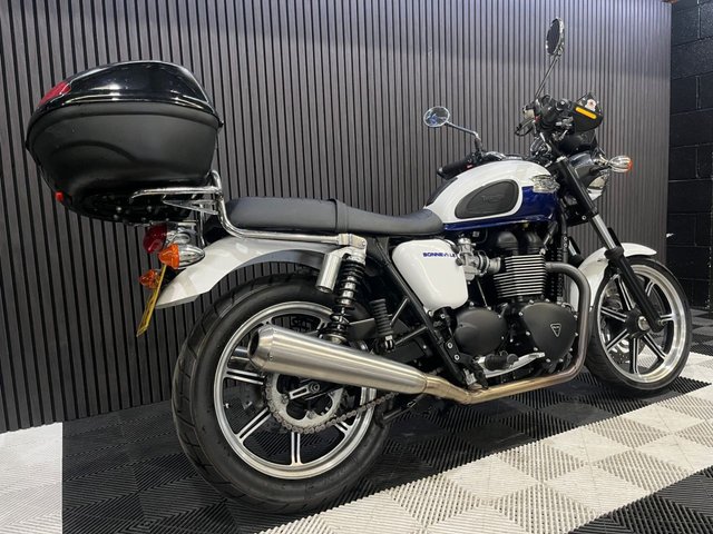 View our TRIUMPH BONNEVILLE 865