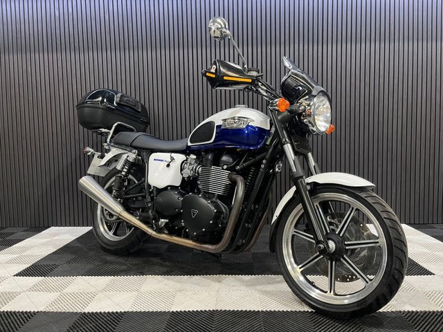 View our TRIUMPH BONNEVILLE 865
