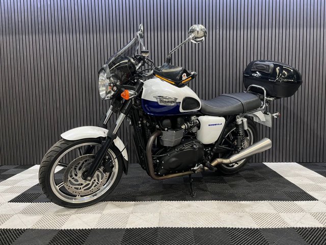 View our TRIUMPH BONNEVILLE 865
