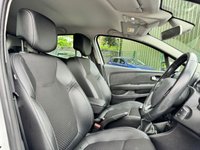 USED 2017 67 RENAULT CLIO 0.9 TCe Dynamique S Nav Hatchback 5dr Petrol Manual Euro 6 (s/s) (90 ps) ONLY 17,000 MILES +FULL SERVICE  HISTORY+LTHR TRIM SEATS +NAVIGATION+LOW INSURANCE+DYNAMIQUE S REFINEMENTS