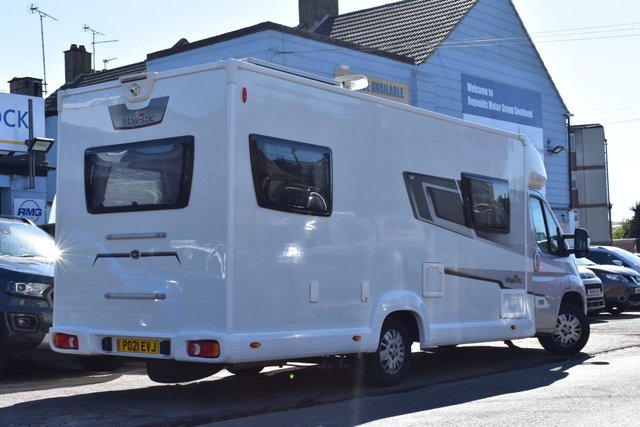 View our PEUGEOT BOXER 290 LX MWB HDI